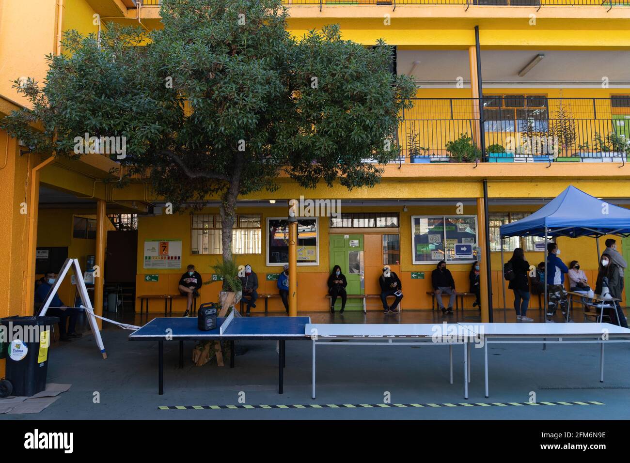 Santiago, Metropolitana, Chile. 6th May, 2021. People wait to receive the Sinovac vaccine against the coronavirus, in a school used as a vaccination center in Santiago, Chile. Credit: Matias Basualdo/ZUMA Wire/Alamy Live News Stock Photo