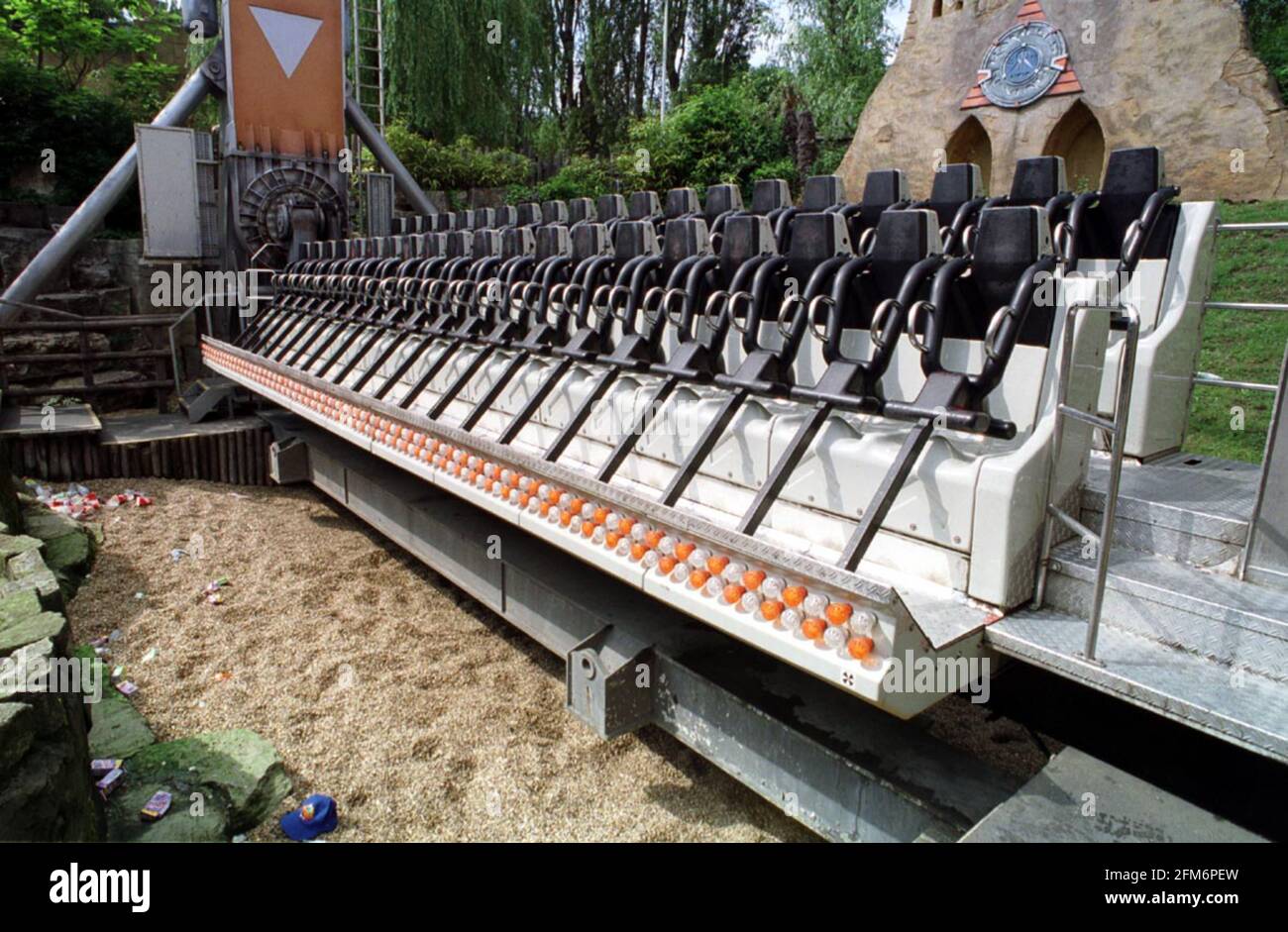 THE RAMESES REVENGE RIDE AT CHESSINGTON WORLD OF ADVENTURES FAILED TODAY, LEAVING PASSENGERS STRANDED, BEFORE BEING RESCUED.  PIC SHOWS THE RIDE AFTER THE INCIDENT. Stock Photo
