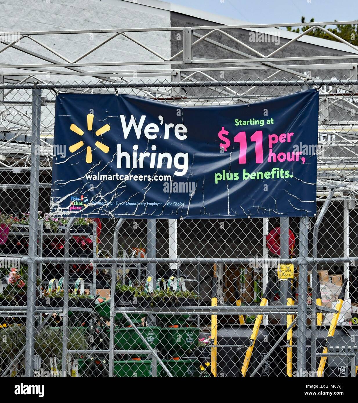Now hiring signs hires stock photography and images Alamy