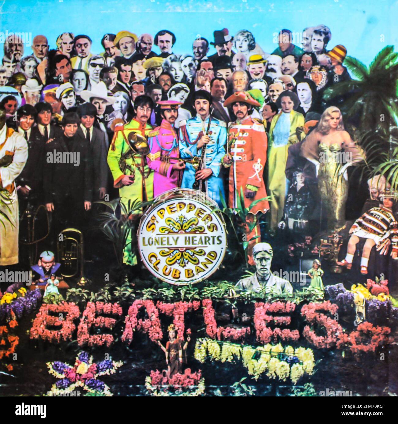 Sgt. Peppers Lonely Hearts Club Band is a record by the English rock band  The Beatles. Music album is on a vinyl record LP disc. Psychedelic pop  Stock Photo - Alamy