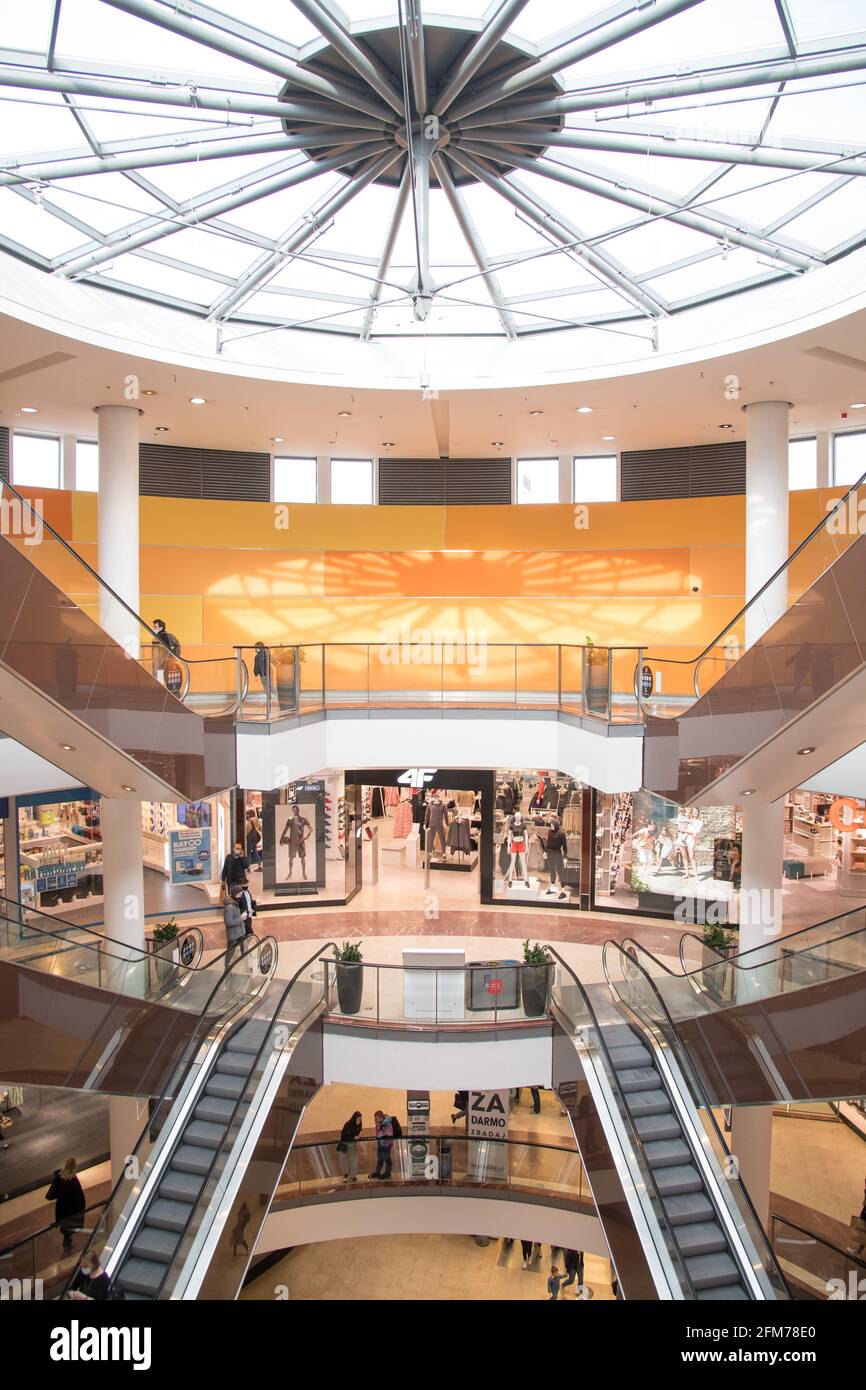 Open shopping mall after lockdown in Coronavirus disease 2019 (COVID-19) in  Gdansk, Poland. May 5th 2021 © Wojciech Strozyk / Alamy Stock Photo Stock  Photo - Alamy