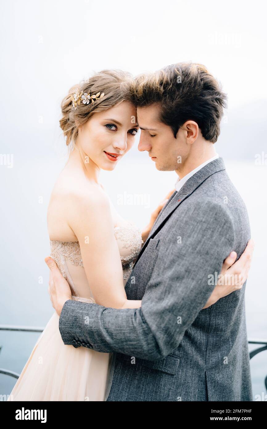 Newlyweds hug against backdrop hi-res stock photography and images - Alamy