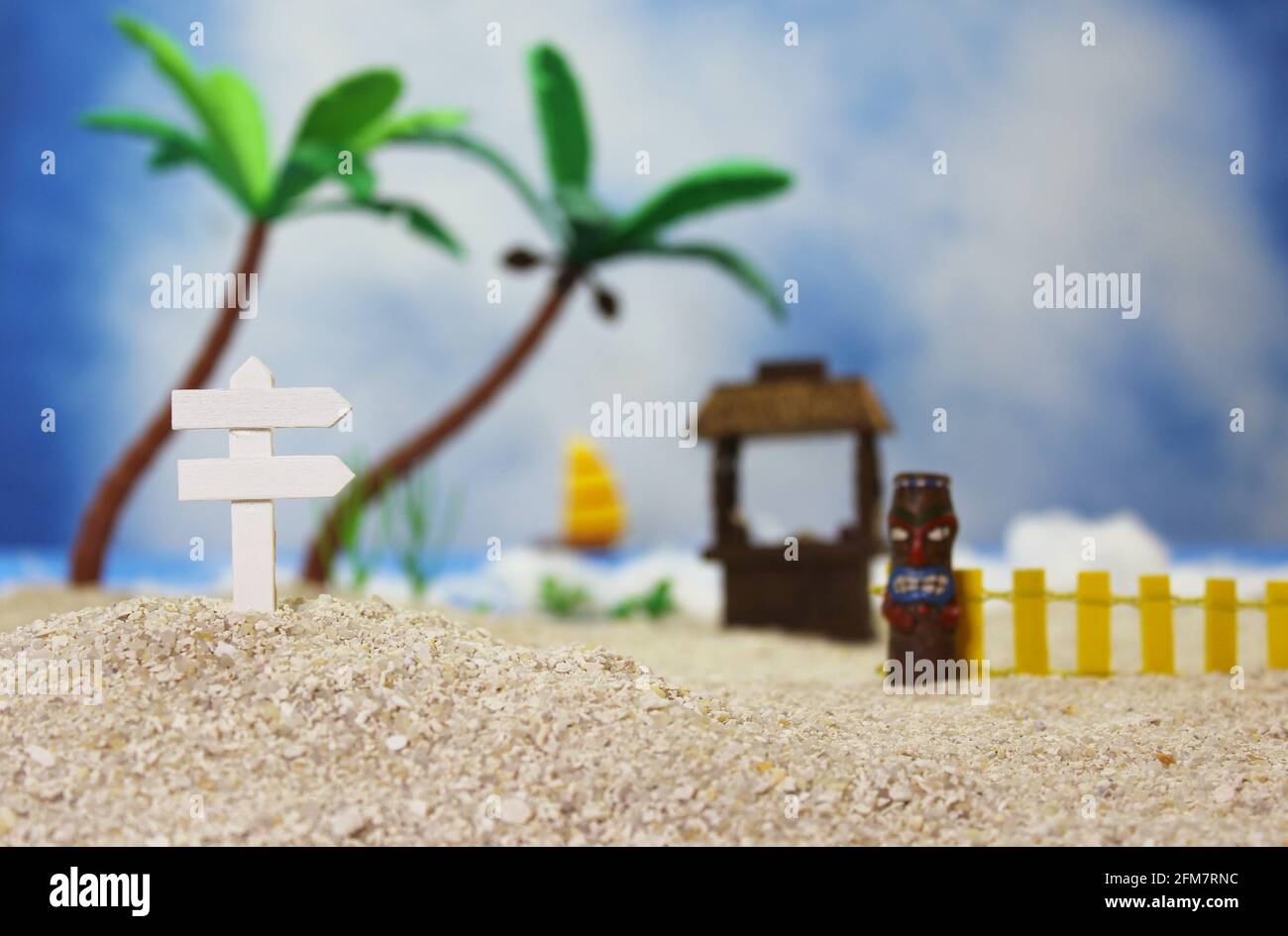 Tiki statue hi-res stock photography and images - Alamy