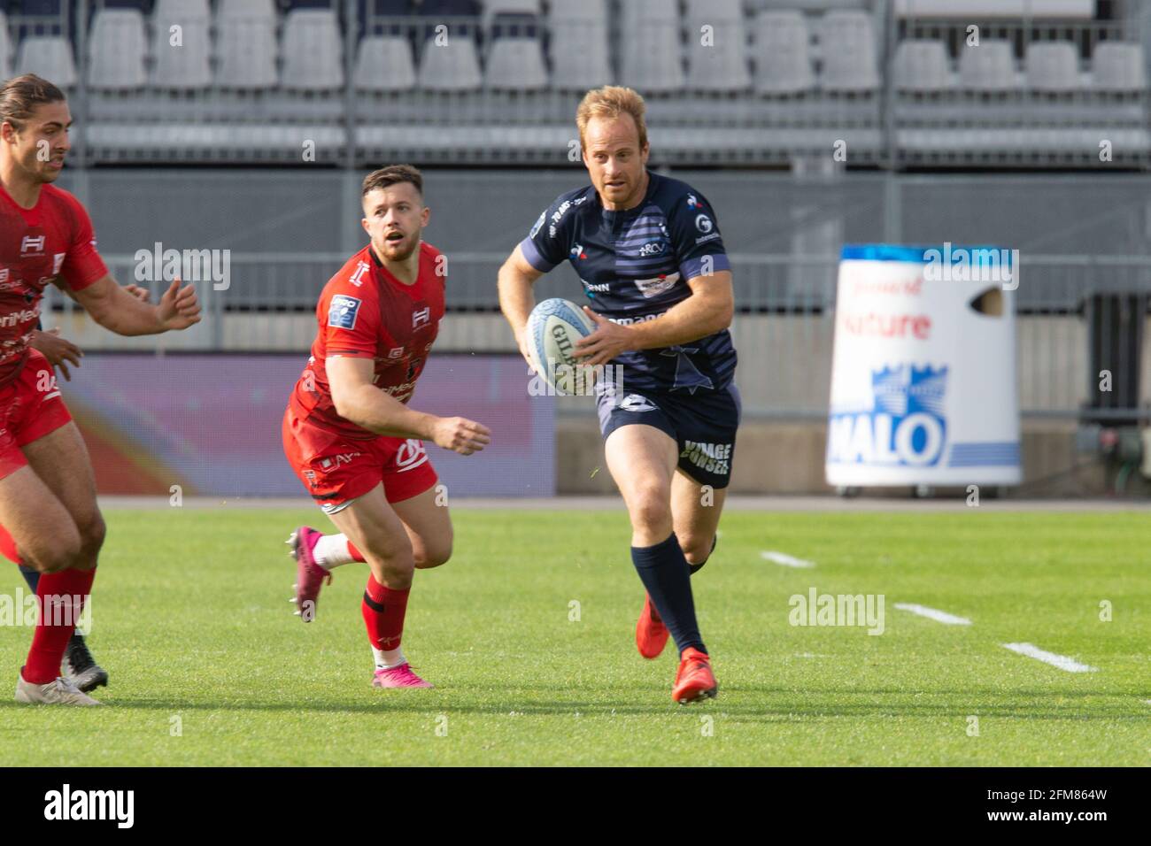 Nick Abendanon Of Vannes Runs To Score A Try During The French Championship Pro D2 Rugby Union Match Between Rc Vannes And Oyonnax Rugby On May 6 2021 At La Rabine Stadium