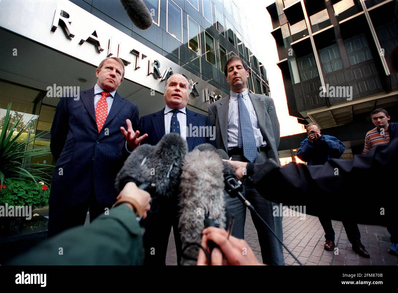 Gerald Corbett, Chief Executive of Railtrack, flanked by Richard Middleton, Commercial Director, (left) and Jonson Cox, Operations Director, making a statement this evening outside the Railtrack office in London. Stock Photo