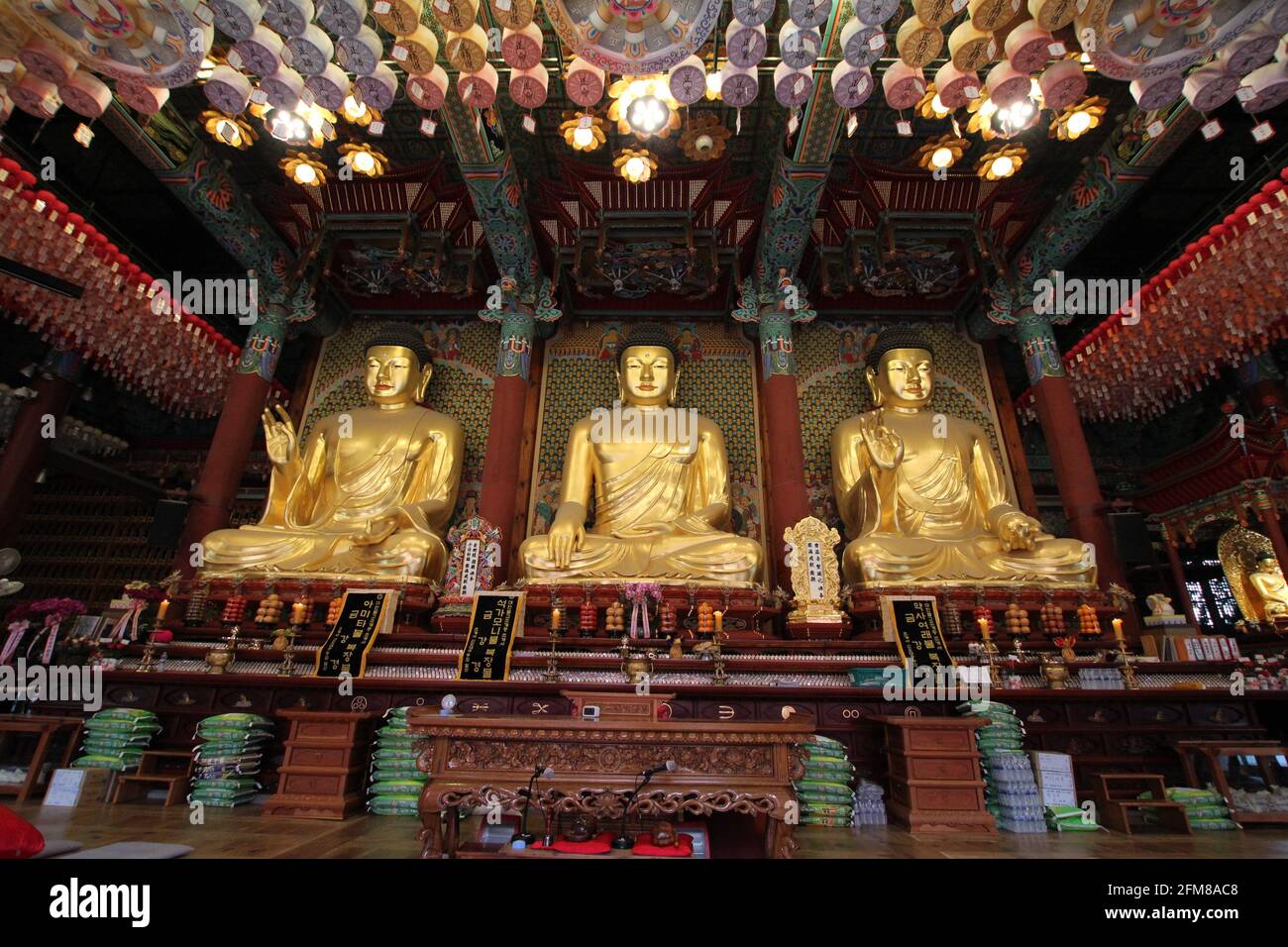 the-three-golden-buddhas-in-the-daeungjeon-in-the-jogyesa-temple-in