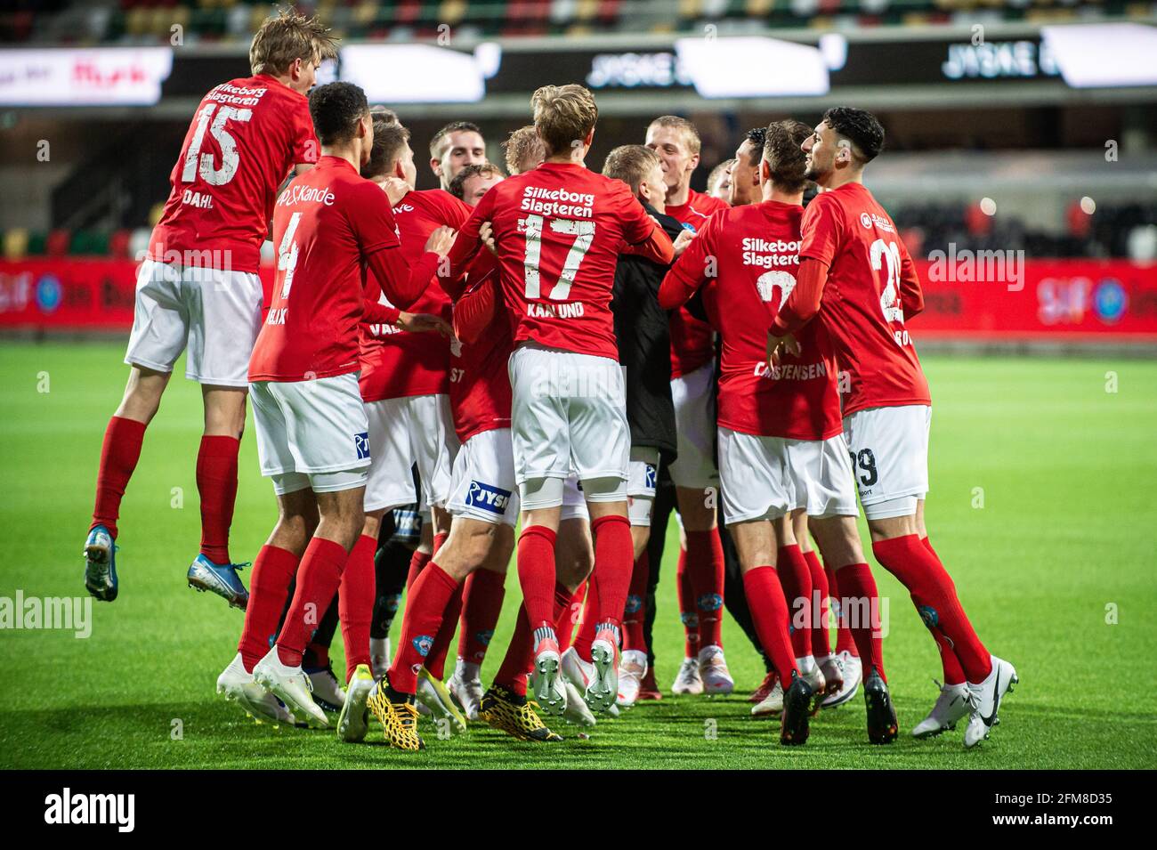 Silkeborg, Denmark. 06th May, 2021. The players of Silkeborg IF celebrate  the 2-0 victory after the NordicBet Liga match between Silkeborg IF and  Esbjerg fB at Jysk Park in Silkeborg. (Photo Credit: