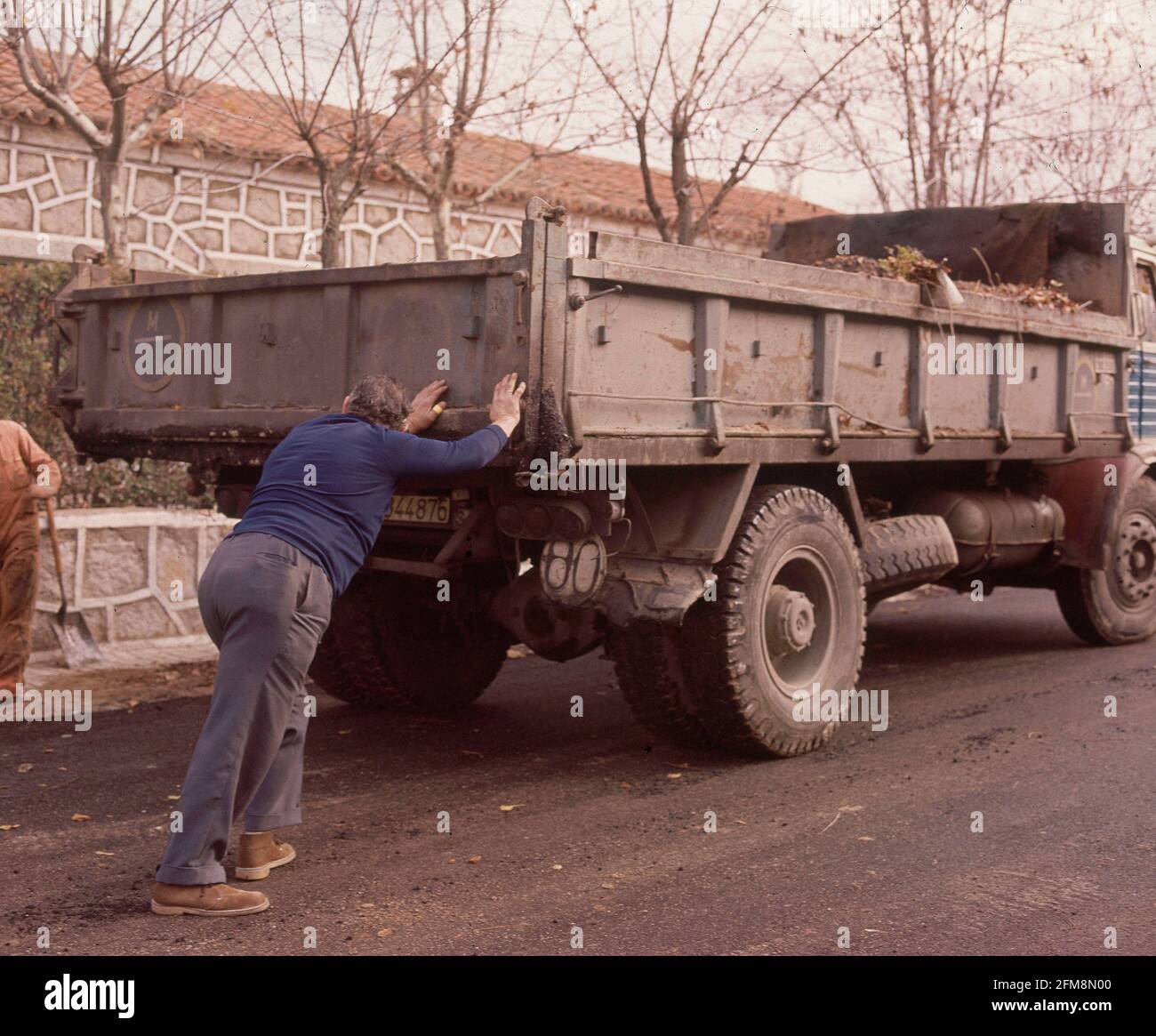 Empujando un hi-res stock photography and images - Alamy, image size:1300x1165