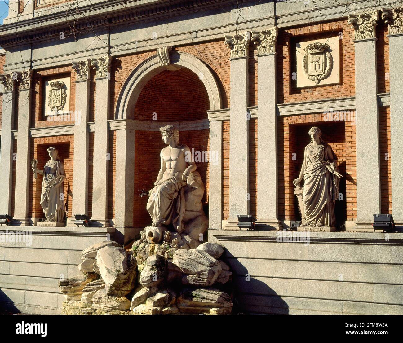 MONUMENTO AL RIO LOZOYA-DIOSAS DE AGRICULTURA E INDUSTRIA A CADA LADO. Location: CANAL DE ISABEL II. MADRID. SPAIN. Stock Photo