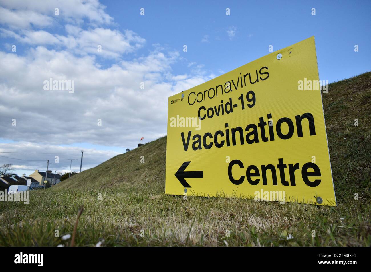 Bantry, West Cork, Ireland. 6th May, 2021. Signs showing the direction to Bantry Coronavirus vaccination centre located at Bantry Primary Care Centre. Credit: Karlis Dzjamko/Alamy Live News Stock Photo