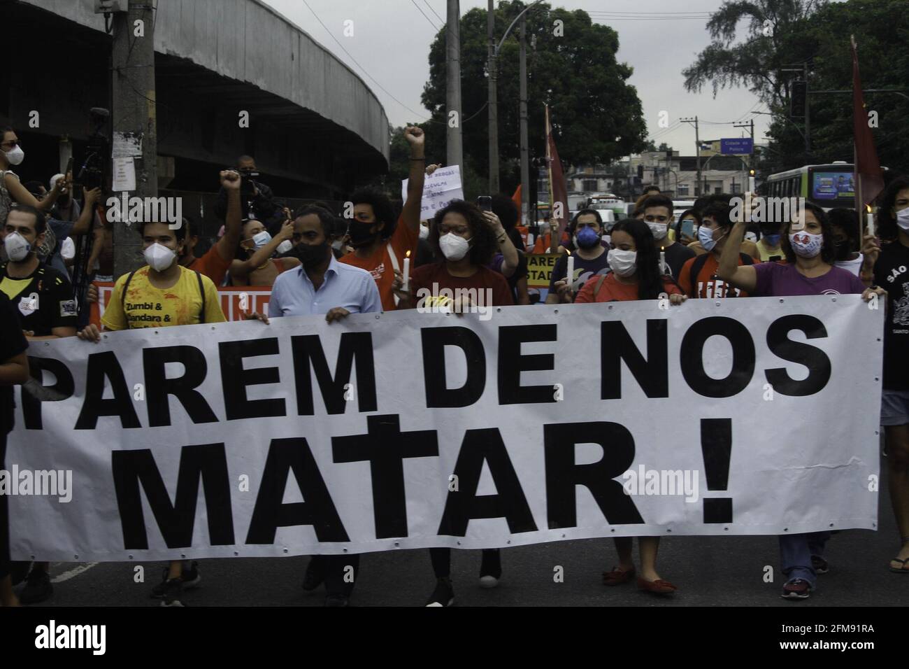 Rio de Janeiro, Rio de Janeiro, Brasil. 7th May, 2021. (INT) JACAREZINHO PROTEST - Rio de Janeiro OF THE POLICE - May 6, 2021, Rio de Janeiro, Brazil: Movements linked to Human Rights, are currently making a protest in front of the city of the police, in the northern area of Rio de Janeiro. They cry out for justice for the 25 killed in the operation on the date of yesterday 6, in the favela do jacarezinho. Credit: Jose Lucena/TheNEWS2/ZUMA Wire/Alamy Live News Stock Photo