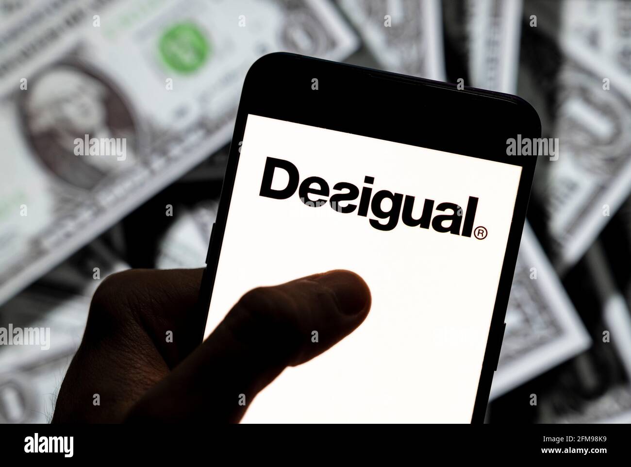 Desigual logo hi-res stock photography and images - Alamy