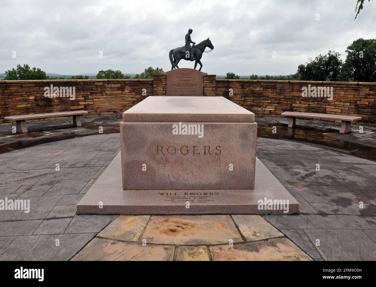 Tomb of American entertainer and writer Will Rogers at the Will Rogers Memorial Museum in Claremore, Oklahoma. Rogers died in a plane crash in 1935. Stock Photo