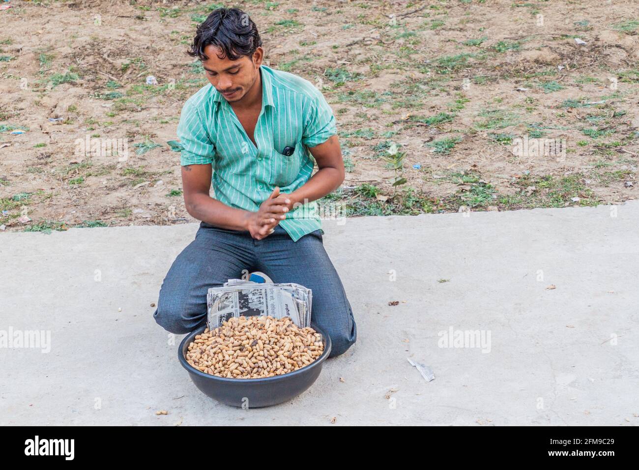 A peanuts seller hires stock photography and images Alamy