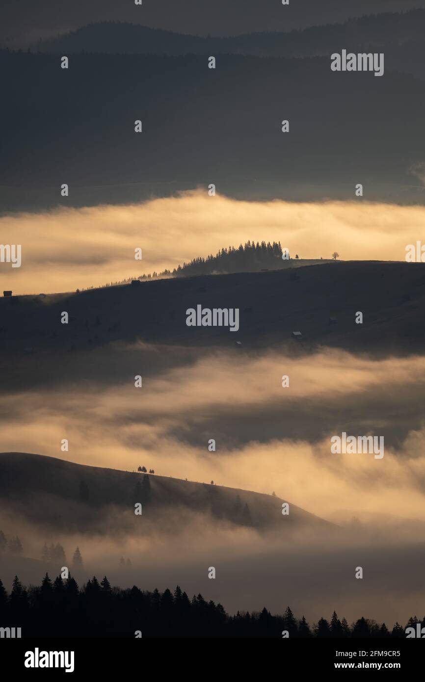 Misty morning landscape hi-res stock photography and images - Alamy