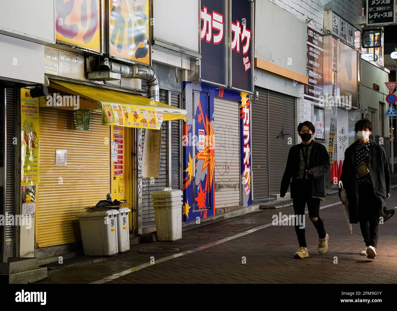 Tokyo, Japan. 7th May, 2021. People walk past closed shops in Tokyo, Japan, May 7, 2021. Japanese Prime Minister Yoshihide Suga said on Friday the government is extending the state of emergency over COVID-19 in Tokyo, Osaka, Hyogo and Kyoto until the end of May, while expanding it to Aichi and Fukuoka prefectures. The emergency state was initially set to be eased next Tuesday. Credit: Christopher Jue/Xinhua/Alamy Live News Stock Photo
