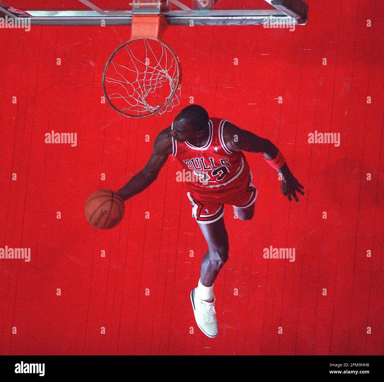 USA. 05th May, 2021. Michael Jordan flies to the hoop during the NBA Slam Dunk Contest Feb. 6, 1988, in Chicago. Jordan went to the wire against Dominique Wilkins to win the contest. (Photo by Bob Langer/Chicago Tribune/TNS/Sipa USA) Credit: Sipa USA/Alamy Live News Stock Photo