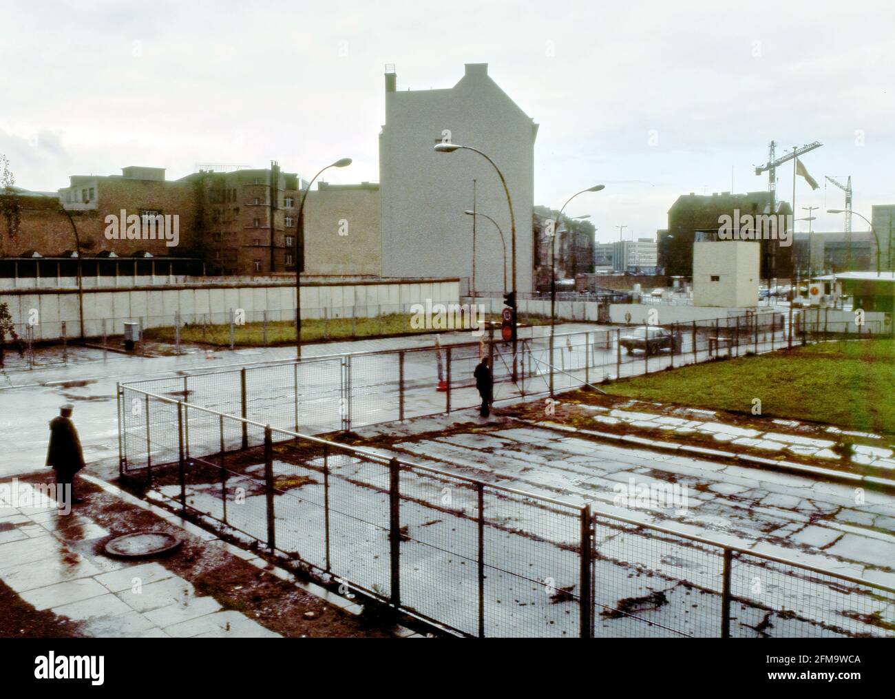 1984-berlin-wall-hi-res-stock-photography-and-images-alamy
