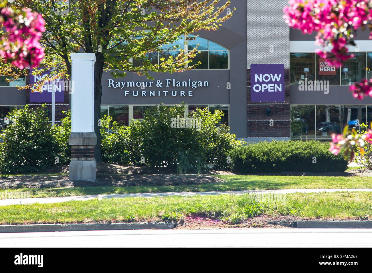 Raymour and flanigan hi res stock photography and images Alamy