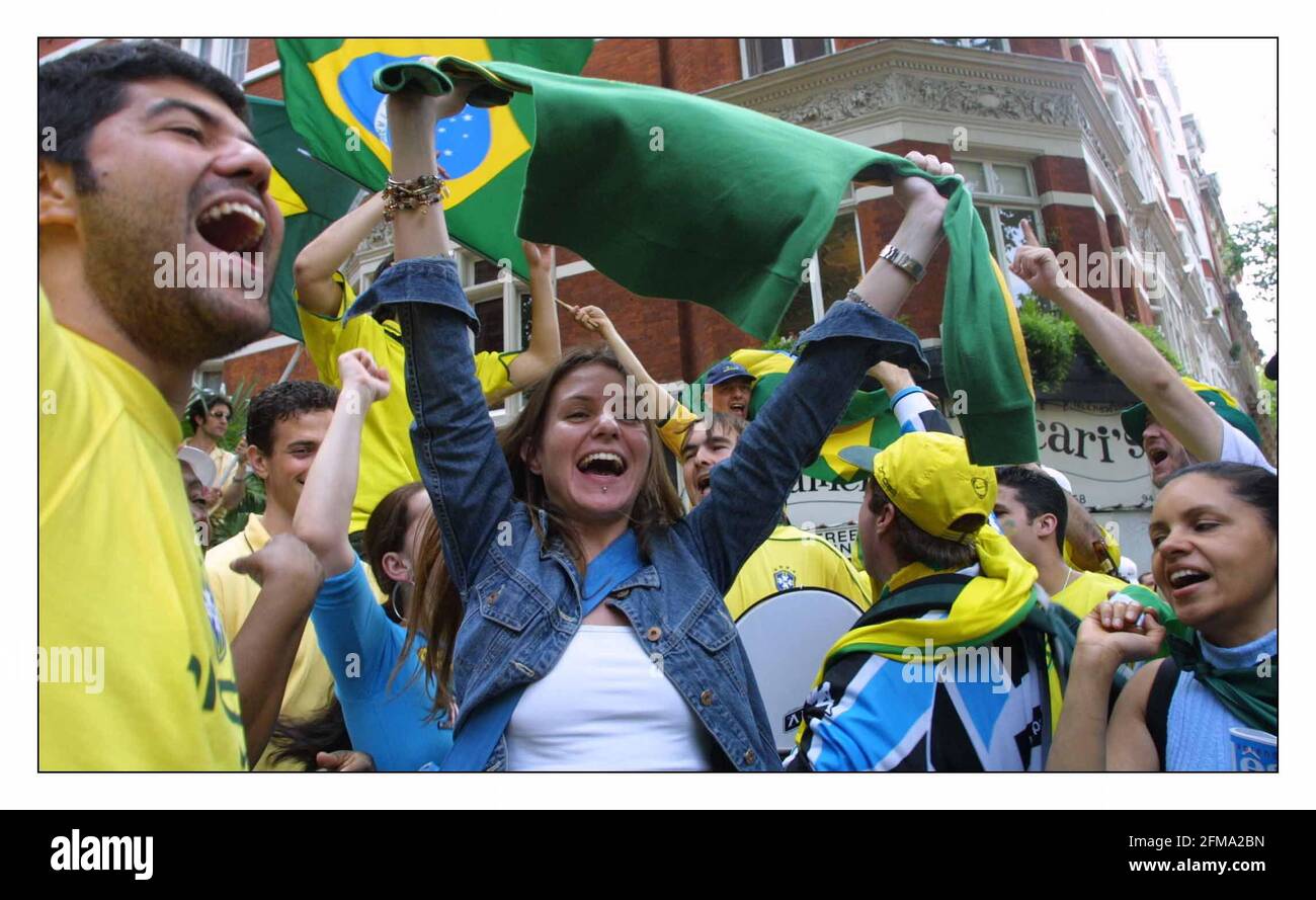 Brazil fans in Salsa Bar in London celebrate their win over England in the World Cup.pic David Sandison 21/6/2002 Stock Photo