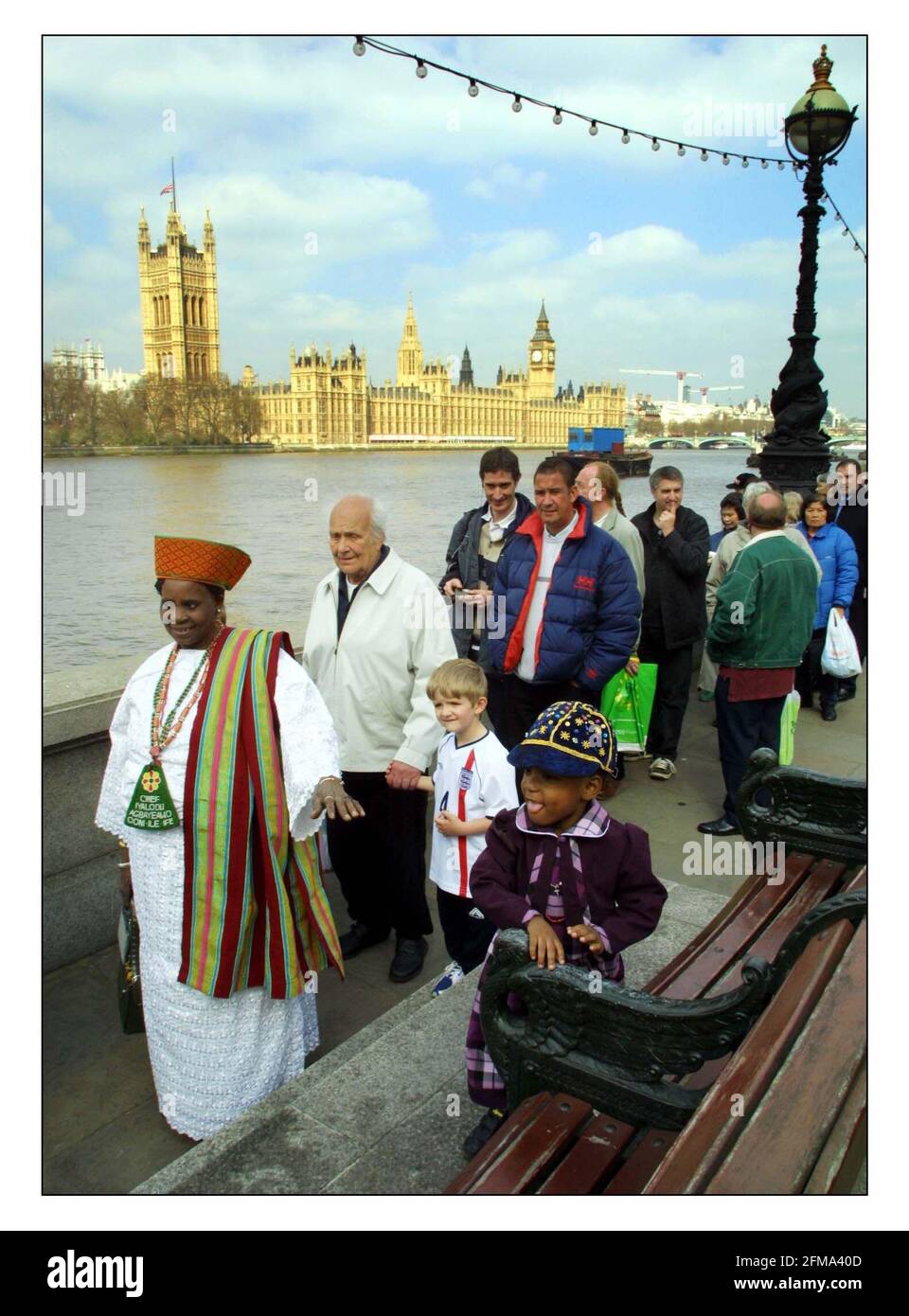 Queues from Blackfriars Bridge to Westminster to pay last respects to the Queen Mother.pic David Sandison 8/4/2002 Stock Photo