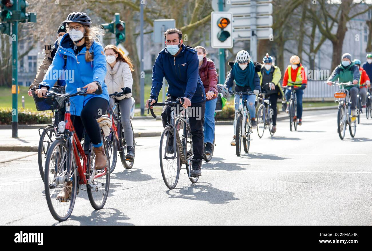 Essen, North Rhine-Westphalia, Germany - Fridays for Future, climate activists demonstrate in times of the corona pandemic corona-compliant with mask and distance under the motto #NoMoreEmptyPromises in the form of a bicycle demo. Stock Photo