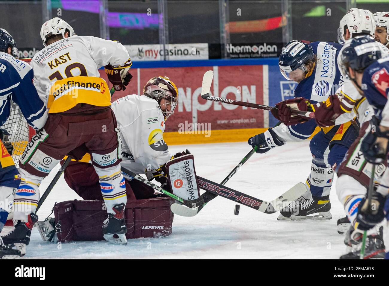 # 79 goalkeeper Daniel Manzato (Geneva) against # 88 Sven Senteler (Zug) during the National League Playoff Final ice hockey game 3 between EV Zug and Geneve-Servette HC on May 7th, 2021 in the Bossard Arena in Zug. (Switzerland/Croatia OUT) Credit: SPP Sport Press Photo. /Alamy Live News Stock Photo
