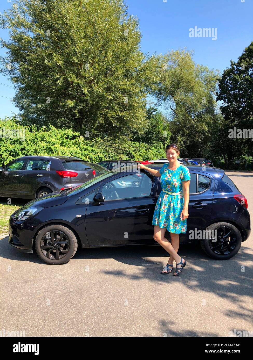 Car leaves from the parking lot hires stock photography and images Alamy