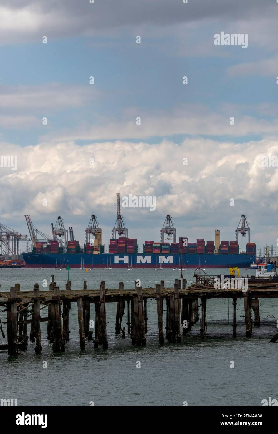 large container ship alongside unloading in the port of southampton uk Stock Photo