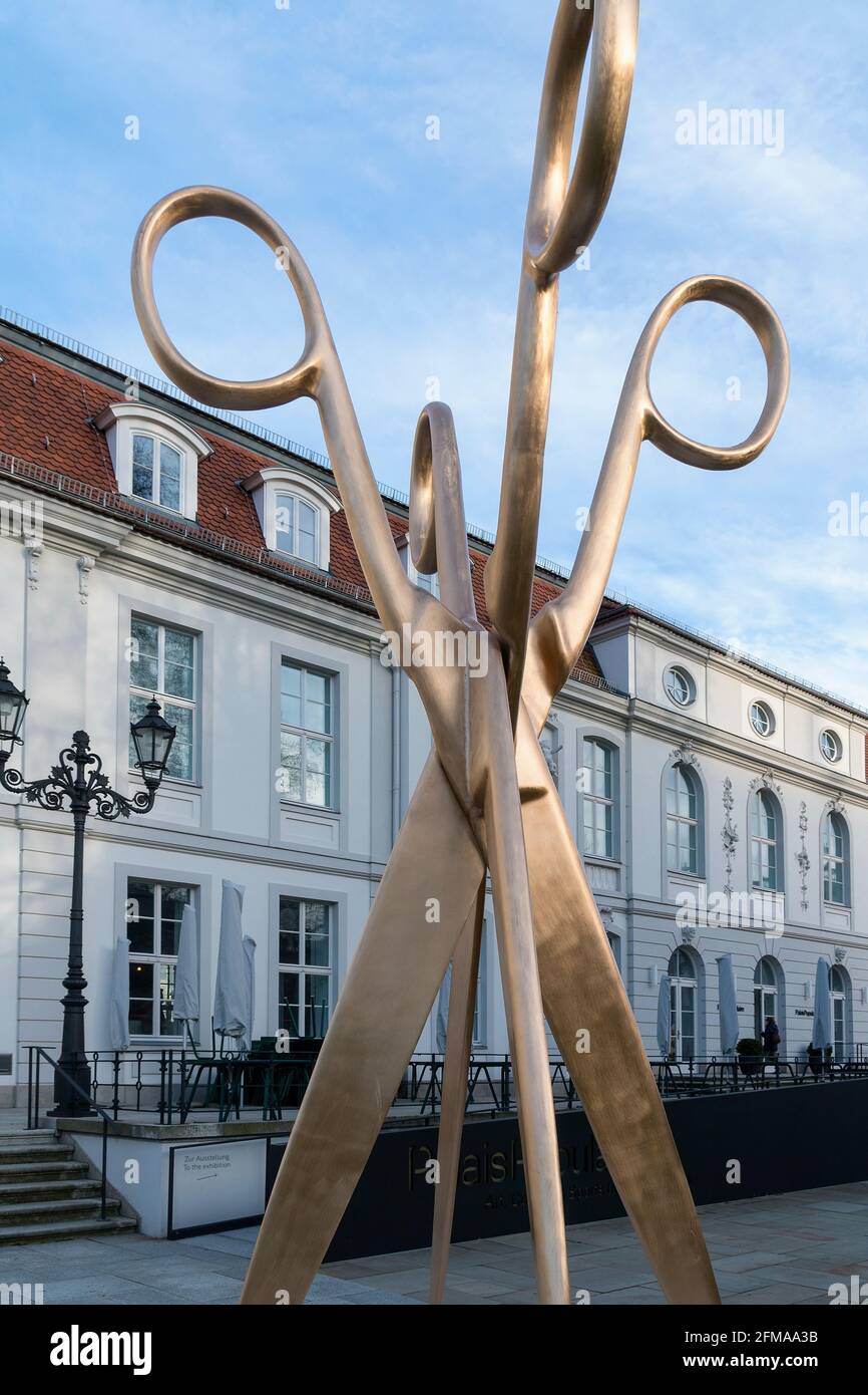 Berlin, Mitte, Unter den Linden, Palais Populaire, Prinzessinnenpalais, sculpture by Valie Export: The Doppelganger, 2010, bronze Stock Photo