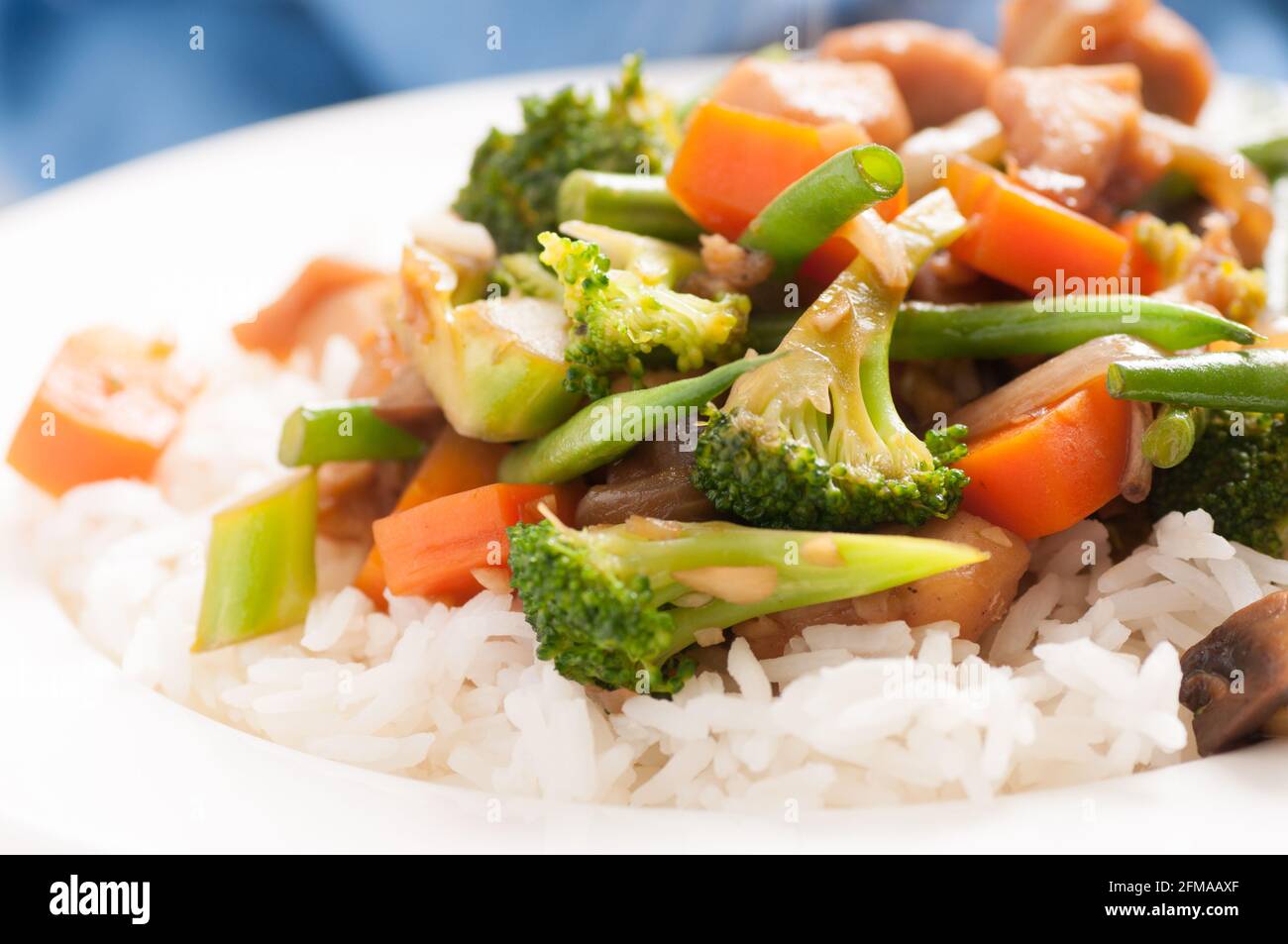 chicken stir fry with vegetables Stock Photo - Alamy