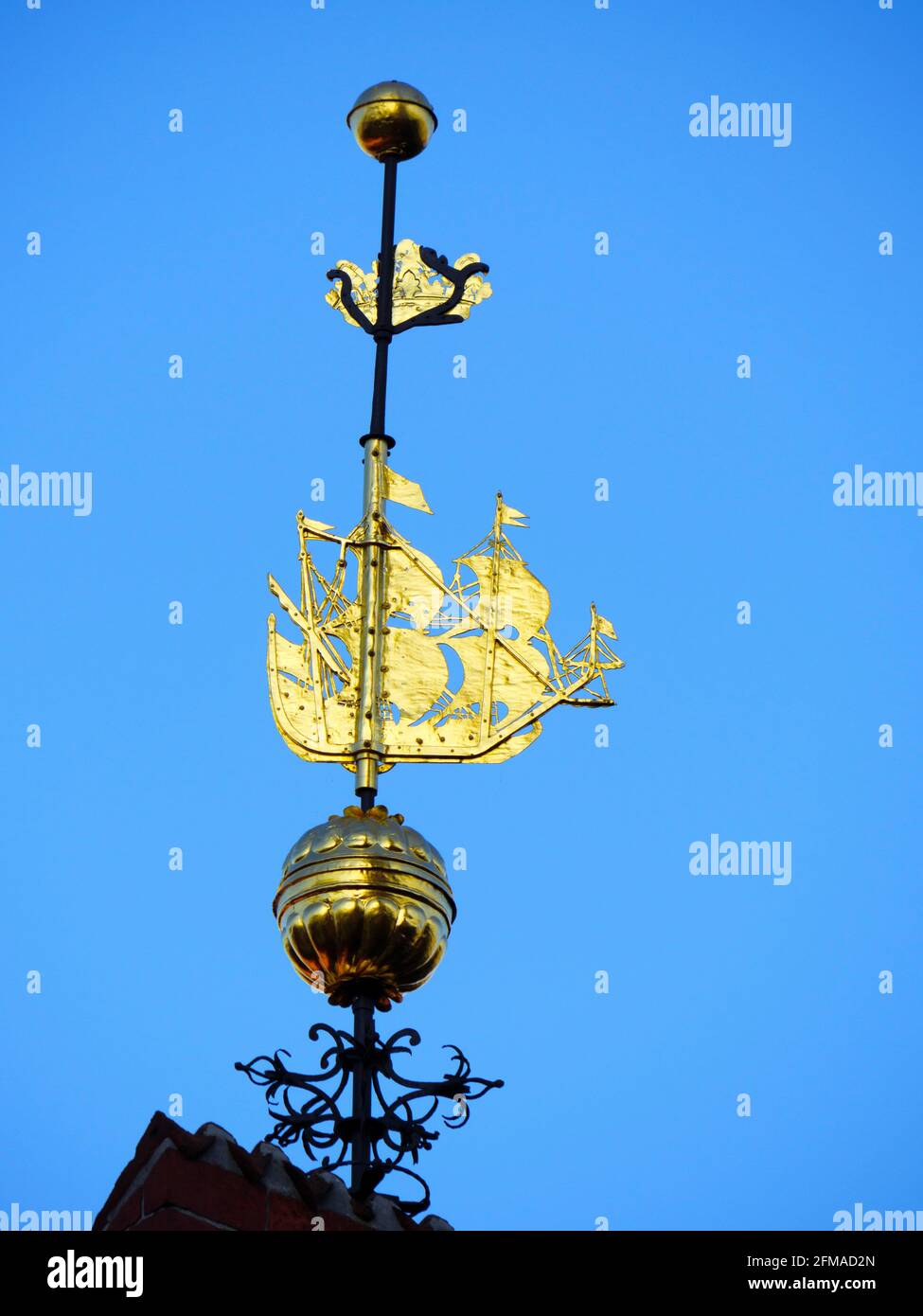 Golden compass rose on the house of the Schiffergesellschaft, old town, Lübeck, Schleswig-Holstein, Germany Stock Photo