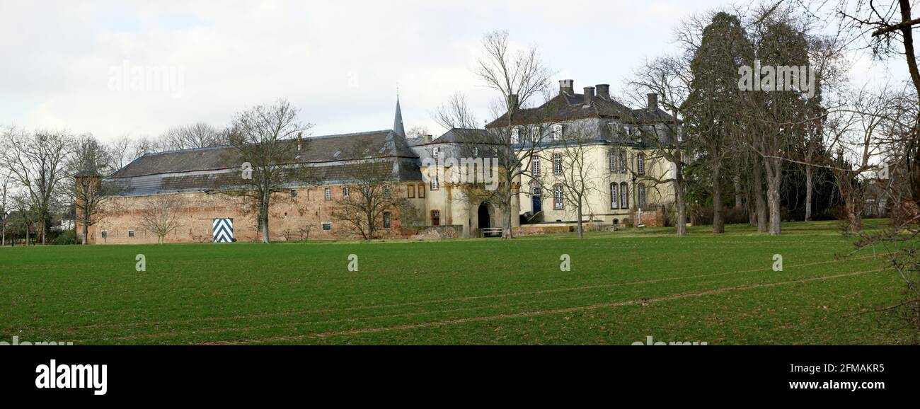 Grosse Burg Kleinbüllesheim, Wasserburg aus dem 18. Jahrhundert, Euskirchen, Nordrhein-Westfalen, Deutschland Stock Photo