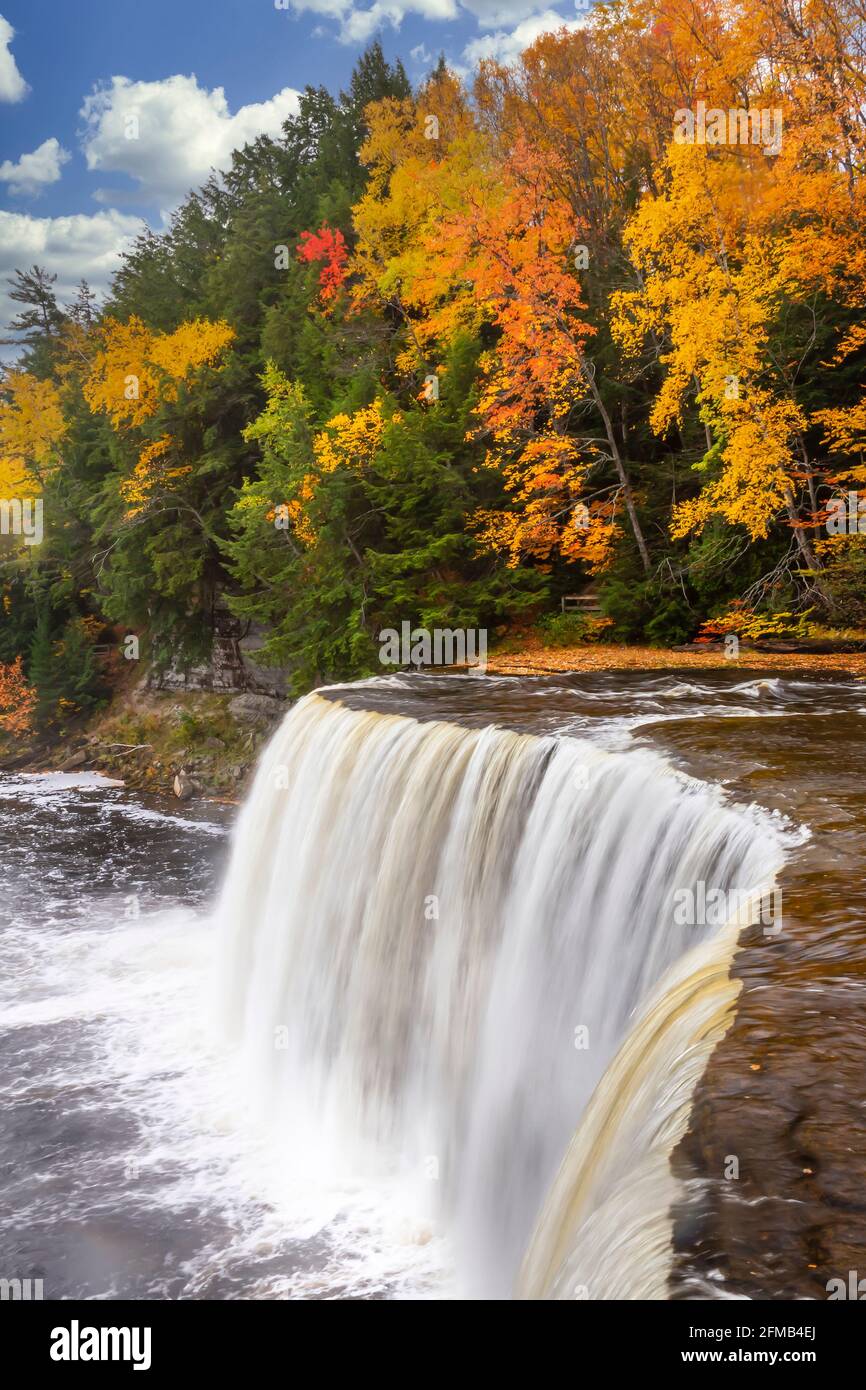 Upper tahquamenon falls hires stock photography and images Alamy