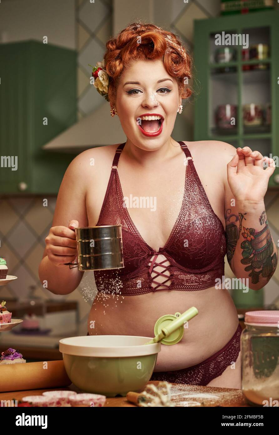 Vintage pin up girl kitchen hires stock photography and images Alamy