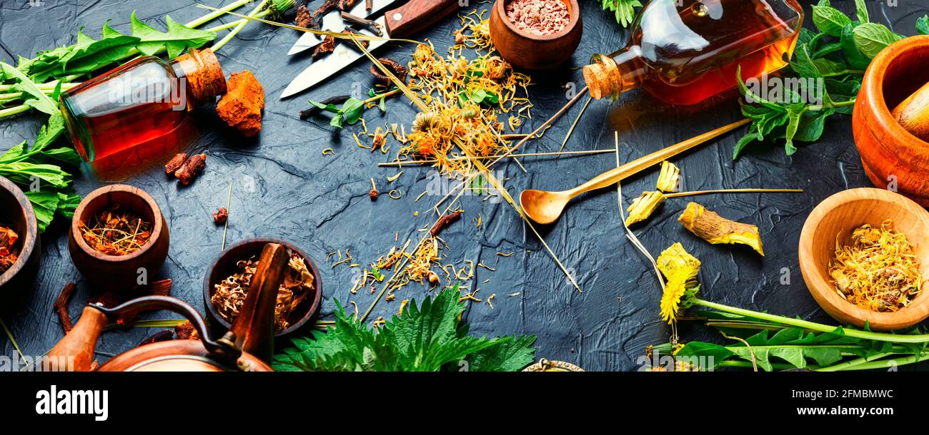 Chinese medicine and herbs hi-res stock photography and images - Alamy