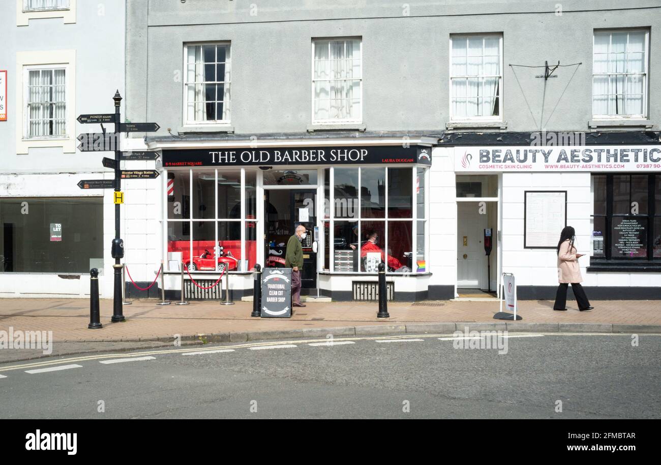 The Old Barber S Shop Bicester Town Centre Stock Photo Alamy