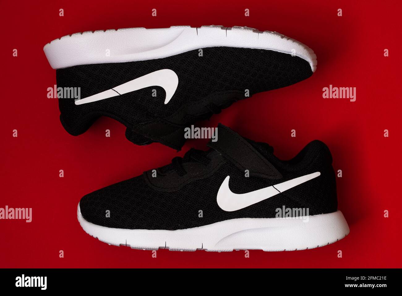 S nike hi-res stock photography and images - Alamy