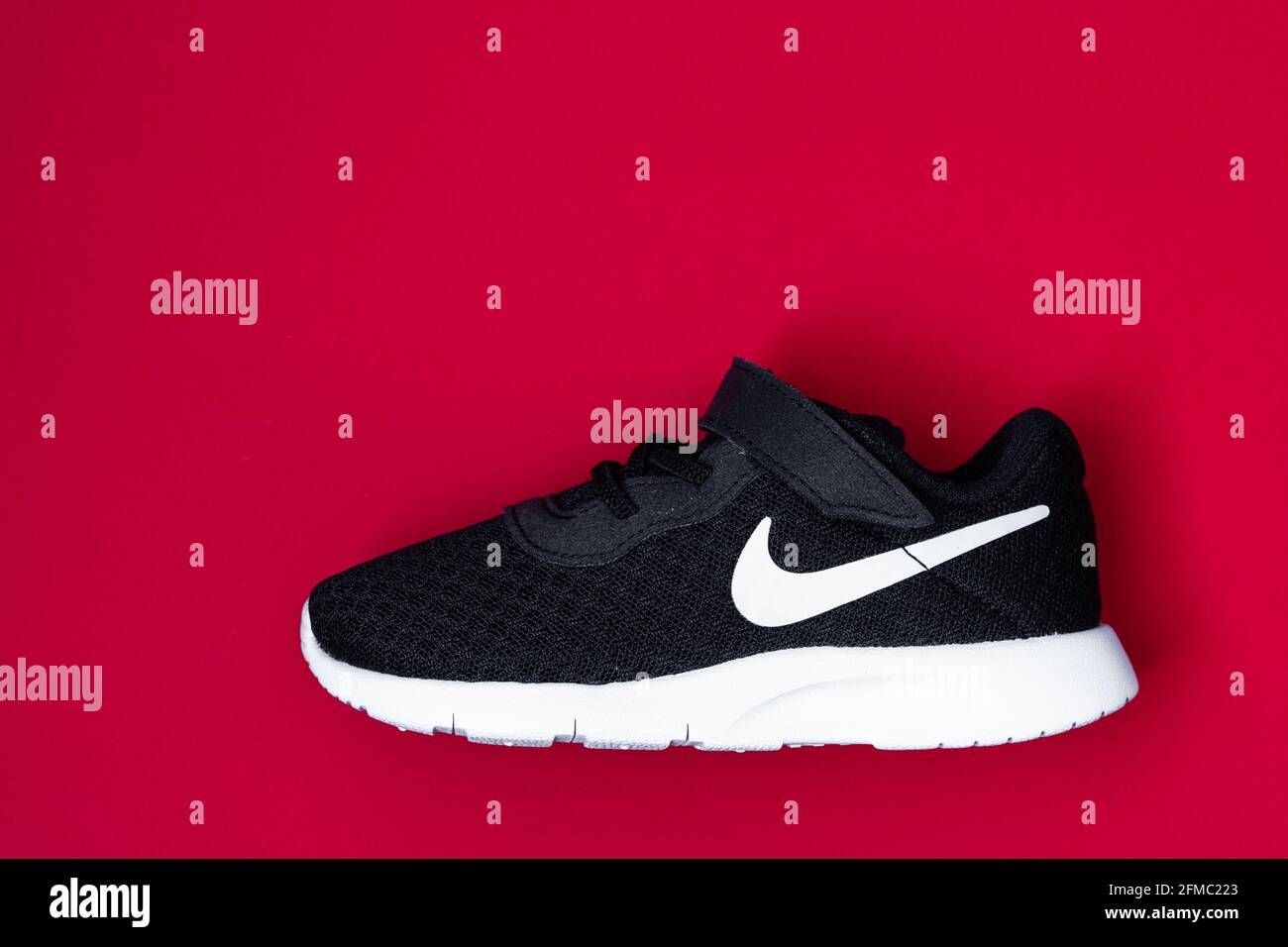 S nike hi-res stock photography and images - Alamy