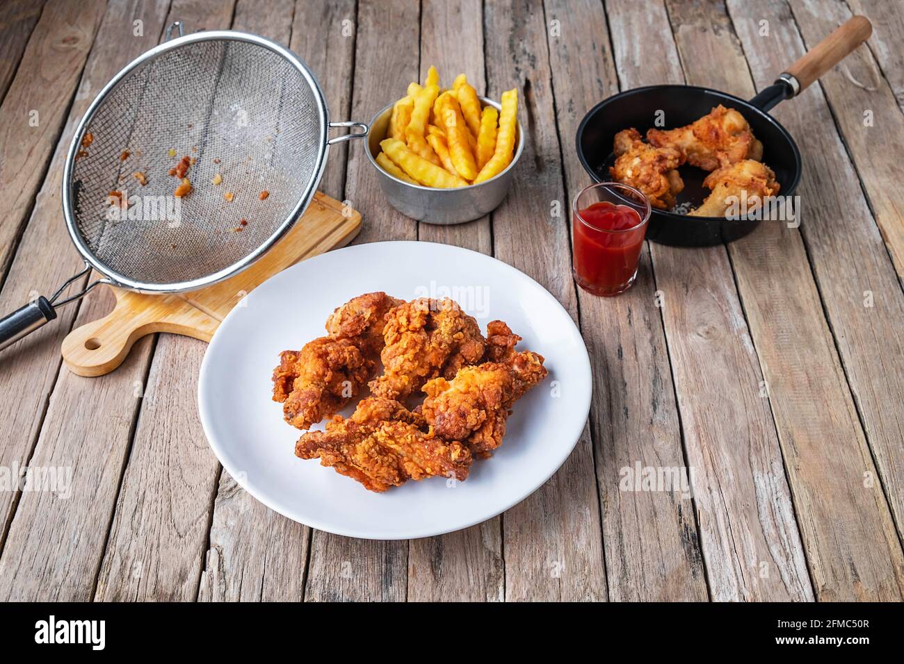 Cook fried chicken on the table in the kitchen Stock Photo - Alamy