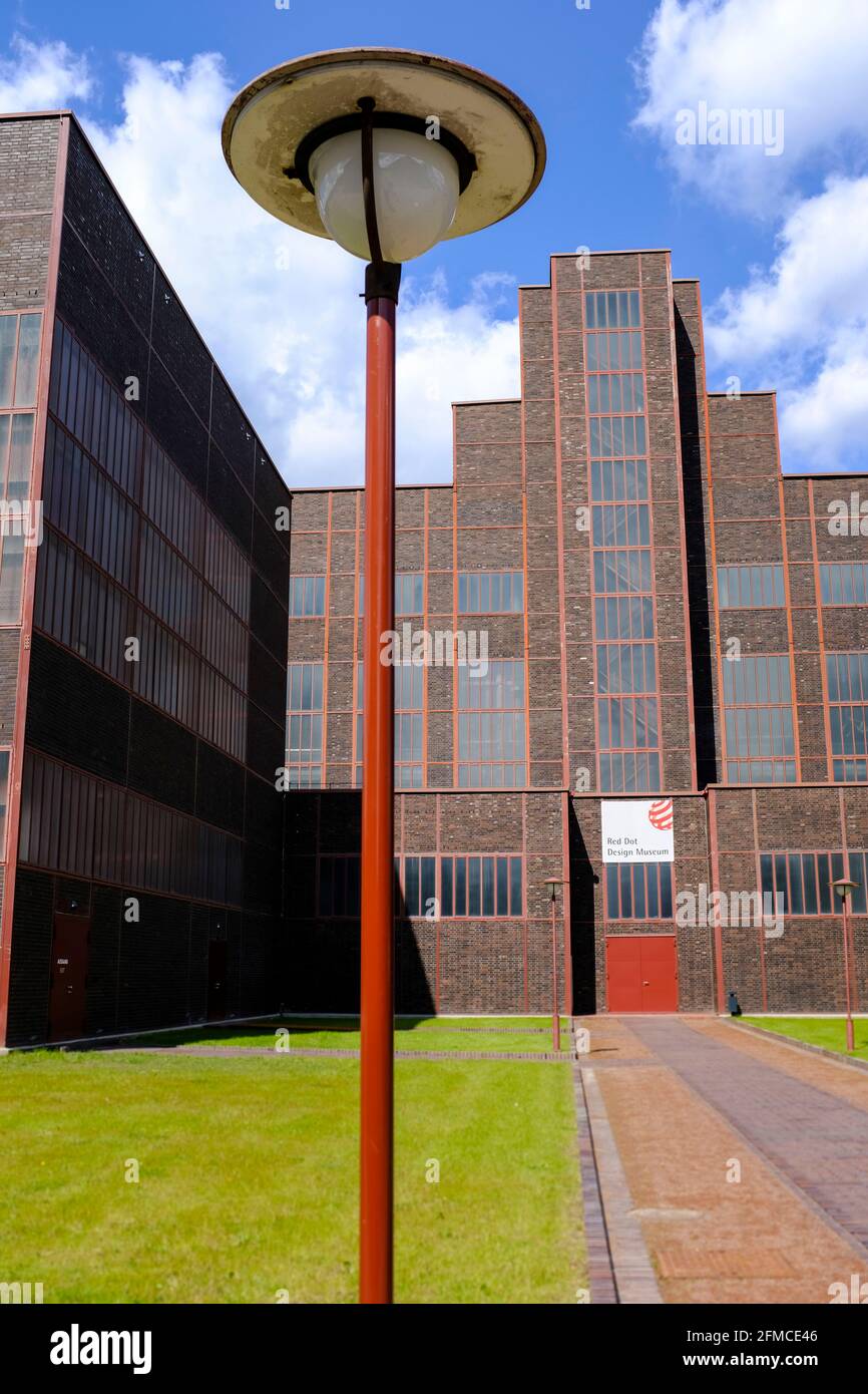 07.05.2021, Essen, Nordrhein-Westfalen, Deutschland - Blick auf das Red Dot Design Museum auf dem Gelaende der Zeche Zollverein in Essen Stock Photo