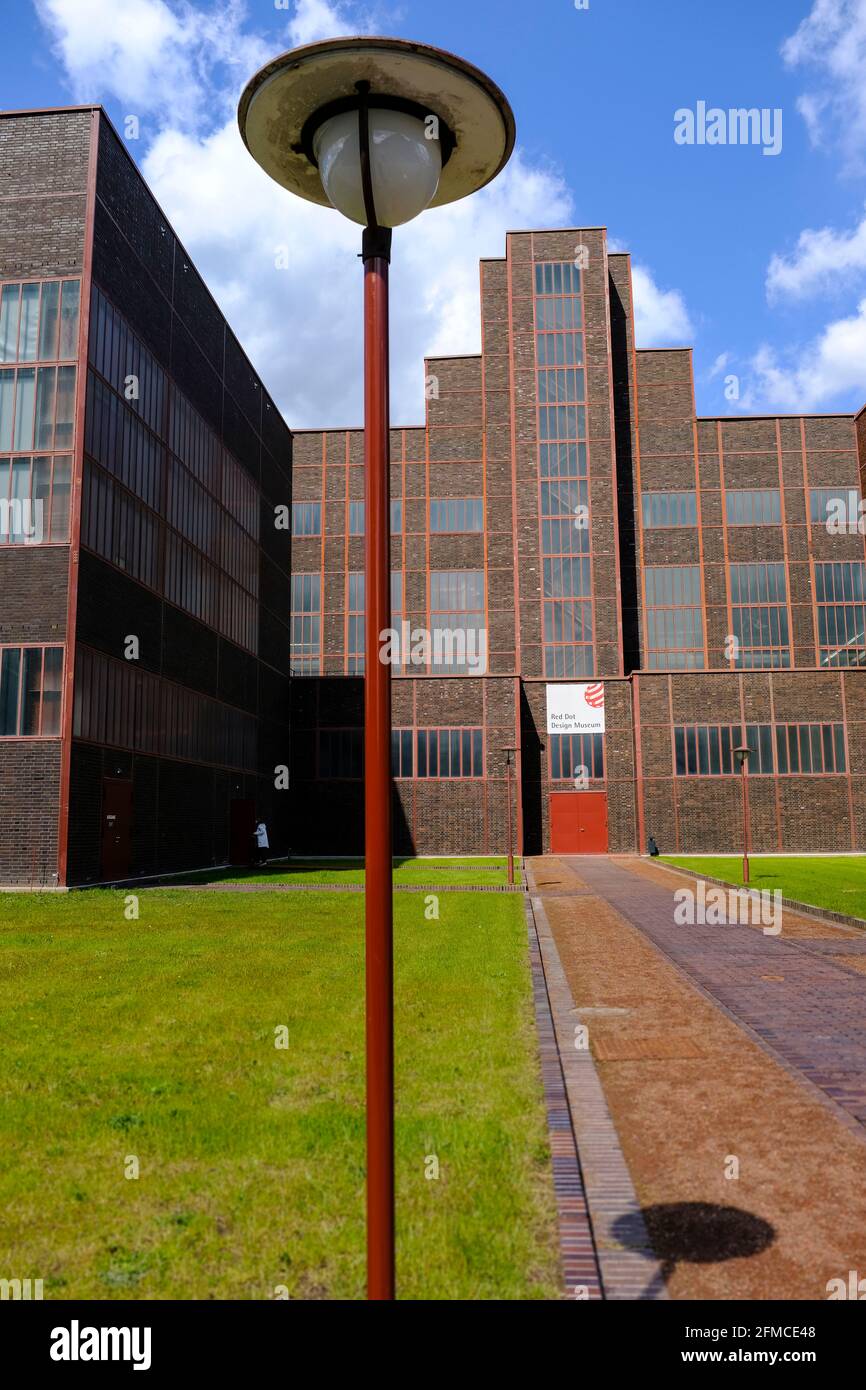 07.05.2021, Essen, Nordrhein-Westfalen, Deutschland - Blick auf das Red Dot Design Museum auf dem Gelaende der Zeche Zollverein in Essen Stock Photo