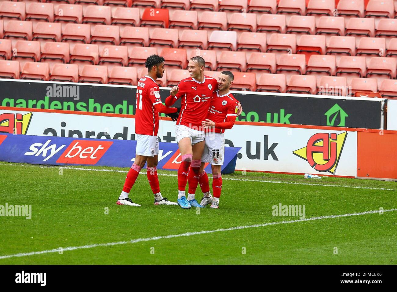 Oakwell, Barnsley, England - 8th May 2021 Conor Chaplin (11) of Barnsley after he scores to make it 2 - 1 during the game Barnsley v Norwich City, Sky Bet EFL Championship 2020/21, at Oakwell, Barnsley, England - 8th May 2021 Credit:  Arthur Haigh/WhiteRosePhotos/Alamy Live News                                        Oakwell, Barnsley, England - 8th May 2021  during the game Barnsley v Norwich City, Sky Bet EFL Championship 2020/21, at Oakwell, Barnsley, England - 8th May 2021 Credit:  Arthur Haigh/WhiteRosePhotos/Alamy Live News Stock Photo