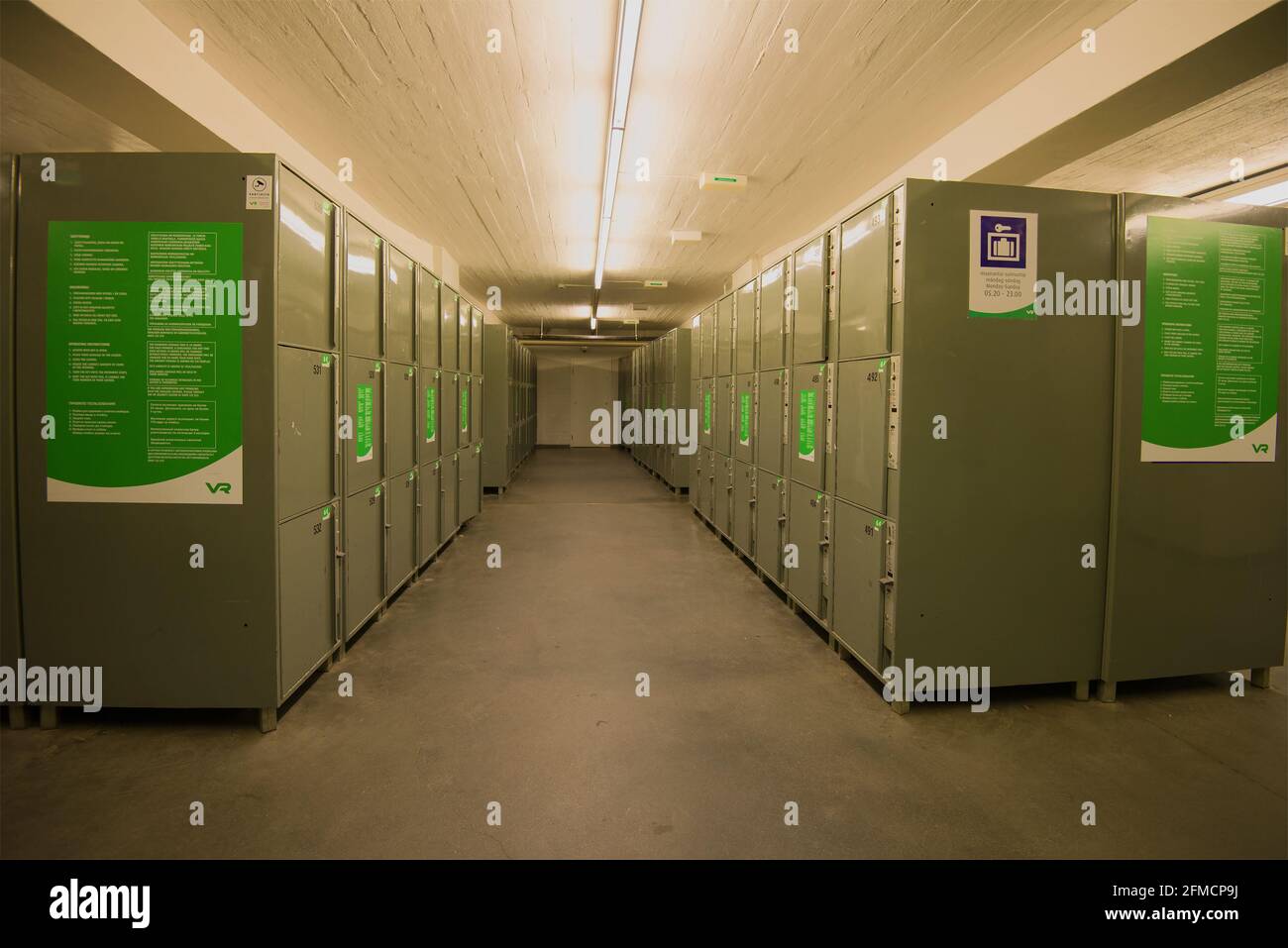 Luggage storage station hi-res stock photography and images - Alamy