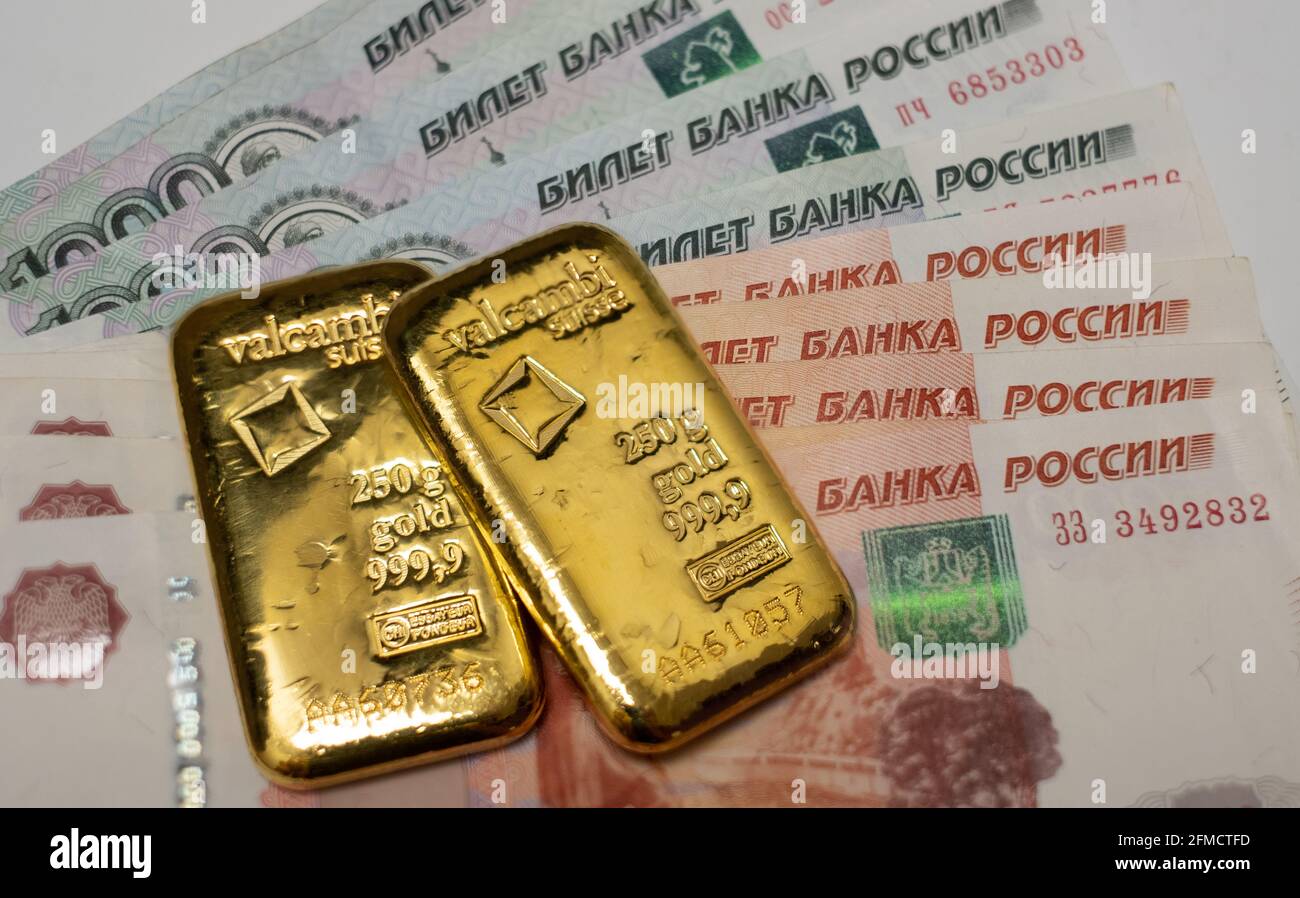 Gold backed financial system of Russia. Russian gold reserves. De-dollarization. World monetary system. Stock Photo