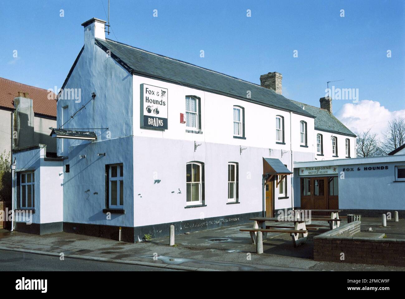Fox and Hounds Pub, Whitchurch, Cardiff, 1989 Stock Photo - Alamy