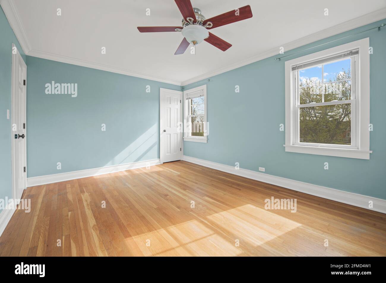 Minimal interior hi-res stock photography and images - Alamy