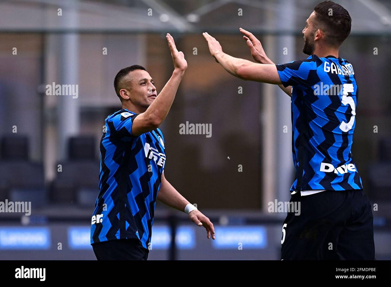 Roberto Sanchez High Resolution Stock Photography And Images Alamy