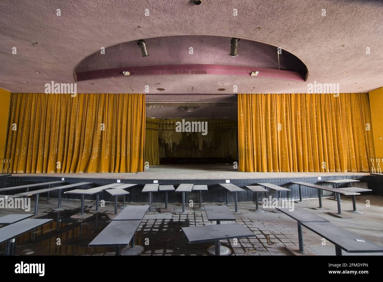 Ornate abandoned theater hi-res stock photography and images - Alamy