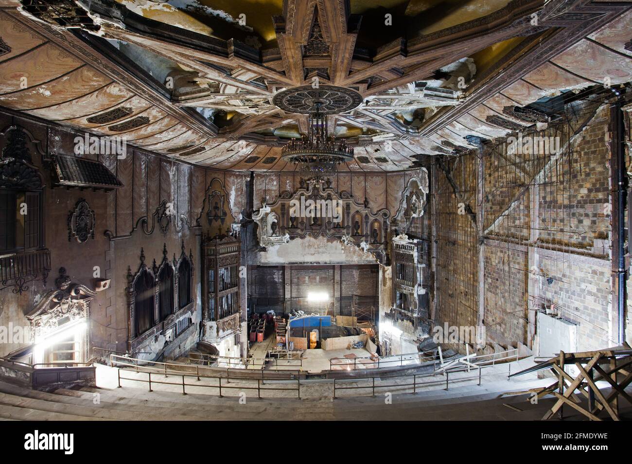 Abandoned stage theater hi-res stock photography and images - Alamy